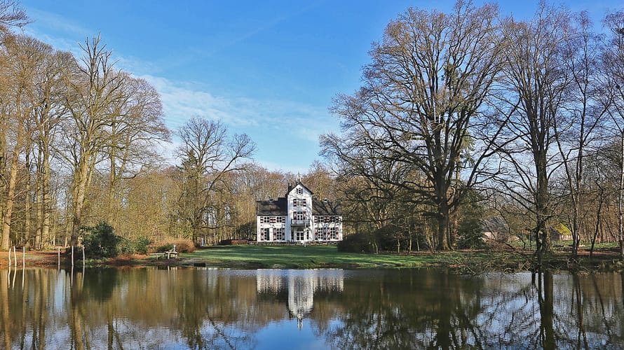 Witte villa Het Woldhuis
