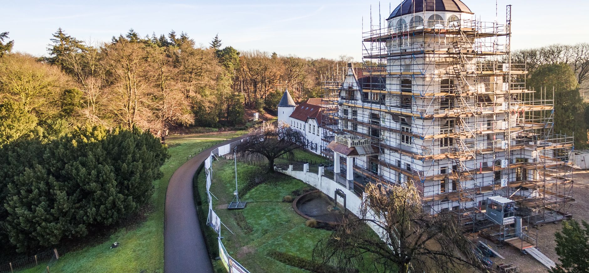 Jachtslot in de steigers