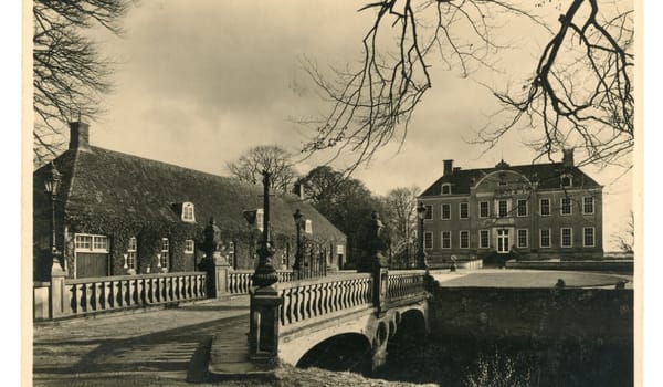 Oude ansichtkaart met zonnewijzer (bezit familie Van Pallandt)