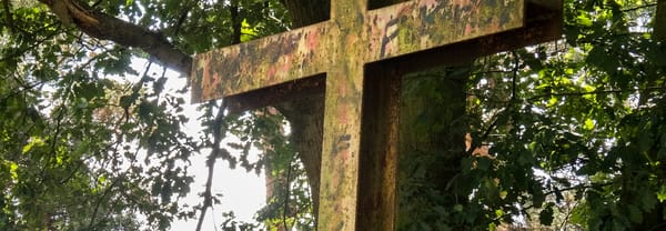 Stalen kruis op Heumensoord