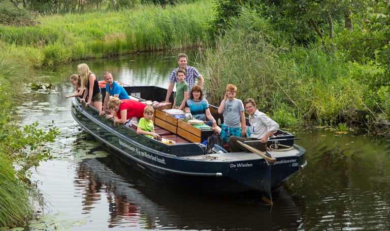 open excursieboot met gids/boswachter De Wieden
