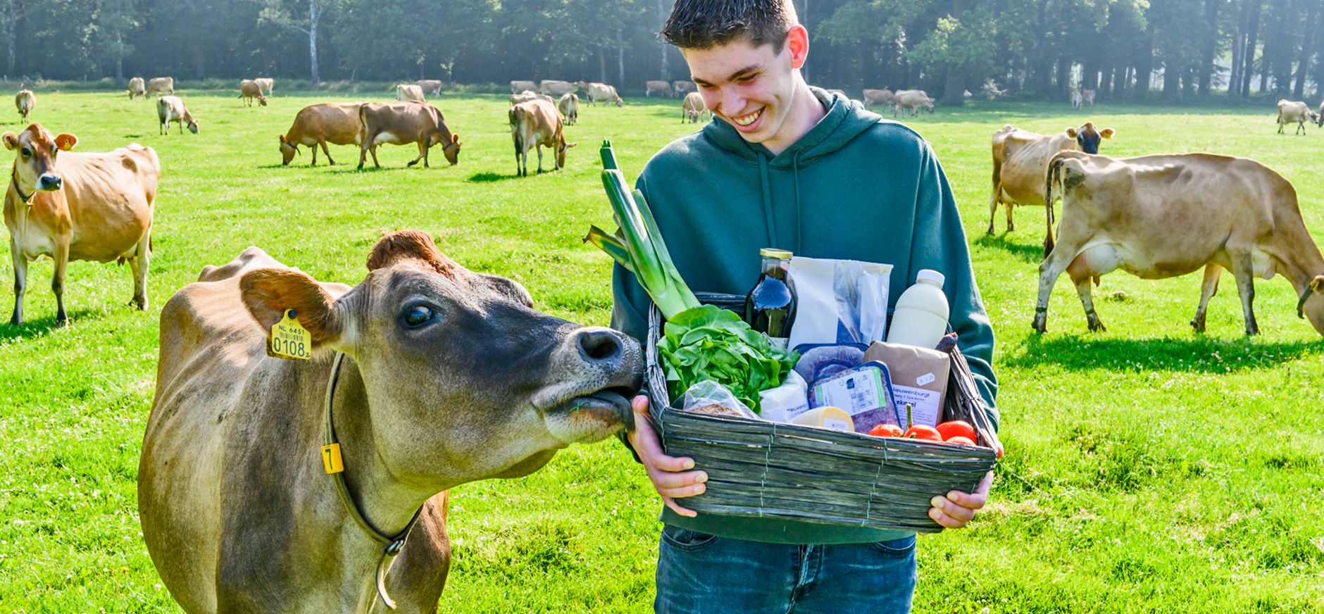 Mand vol streekproducten uit de IJsselvallei