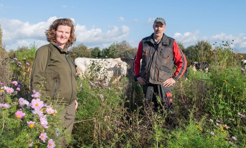 Boer Pieter Brouwer en boswachter Esther Rust