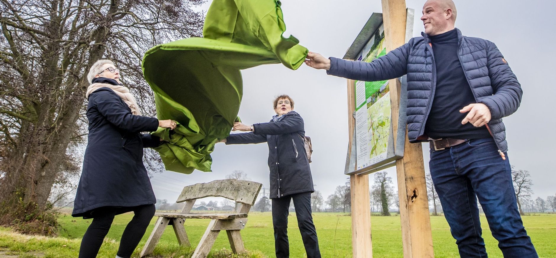 Nieuwe recreatieborden in het Weteringse Broek onthuld