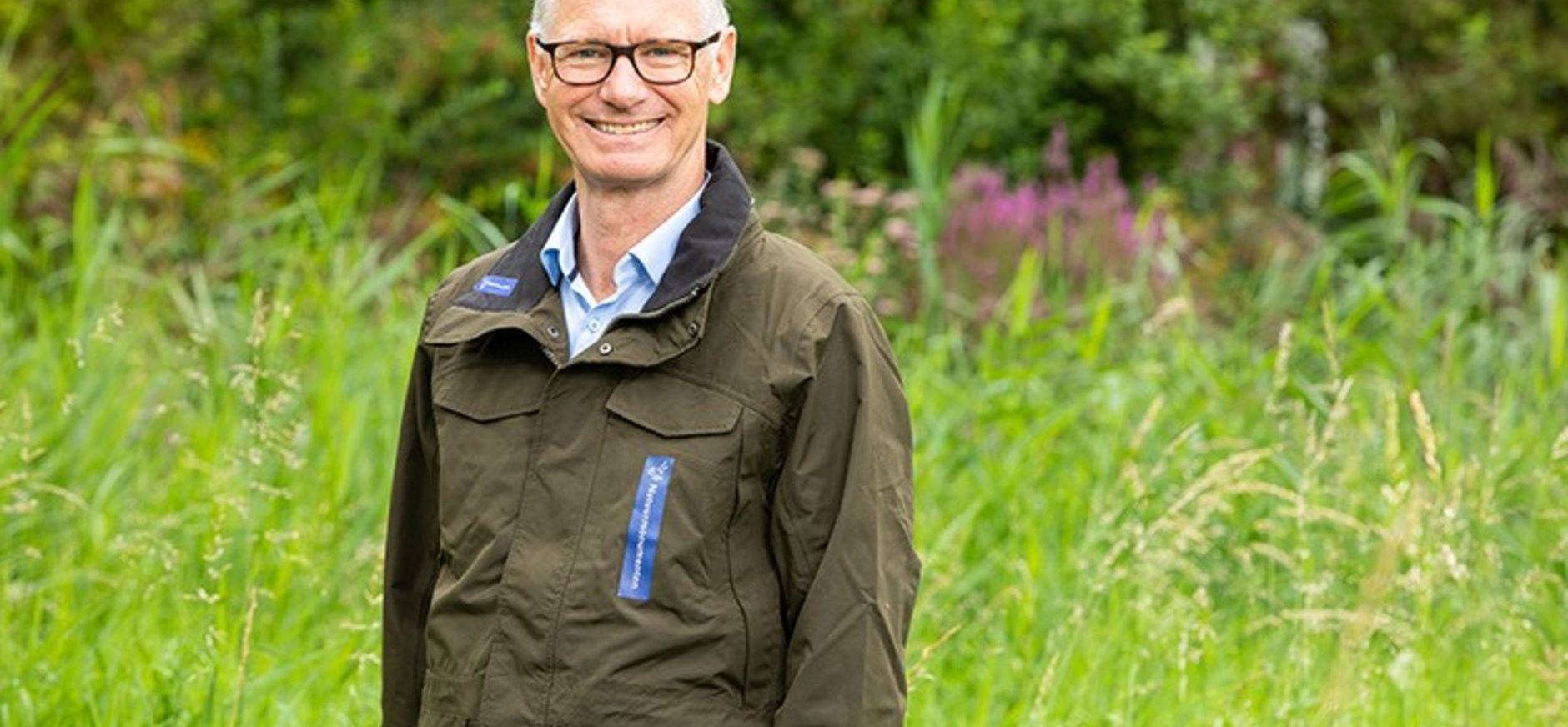 Teo Wams, hier op het platteland, juicht de samenwerking met boeren toe.