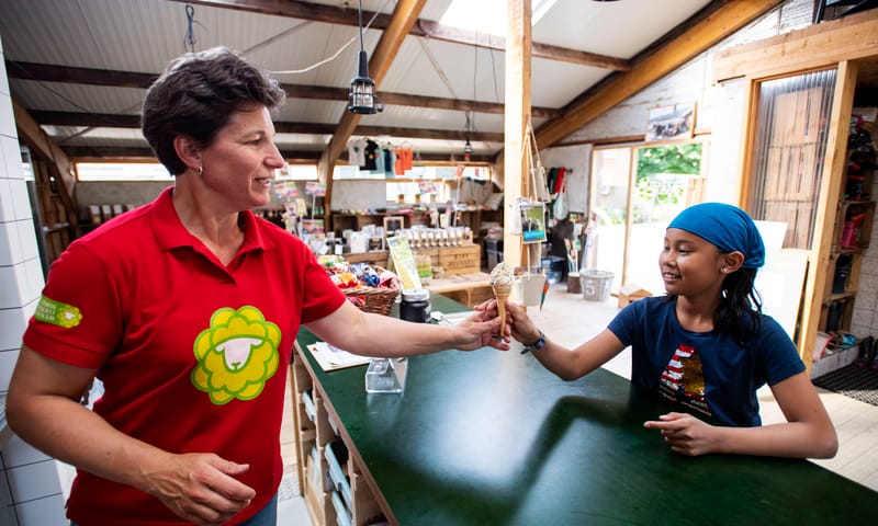 Petra bakt deze dag oliebollen