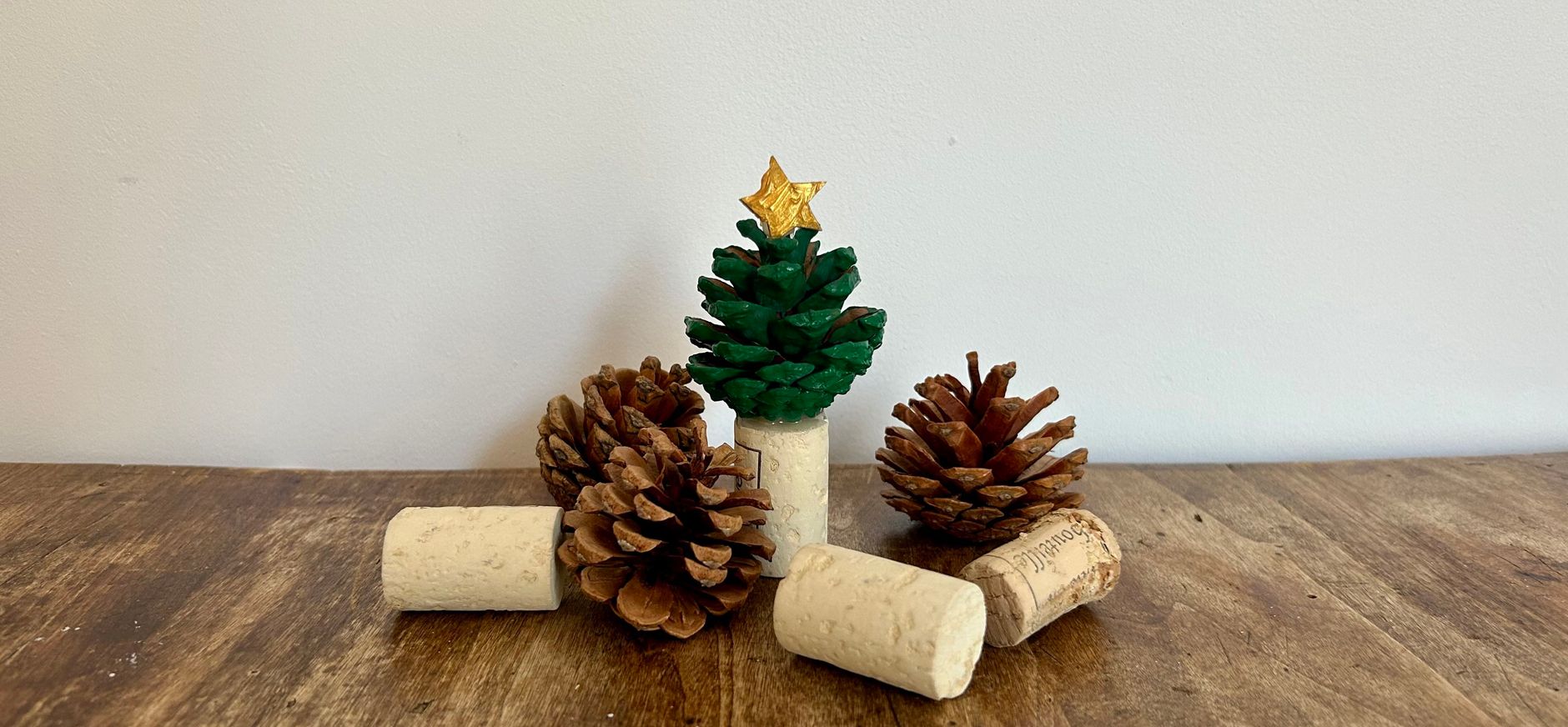 Kerstknutsel van dennenappels