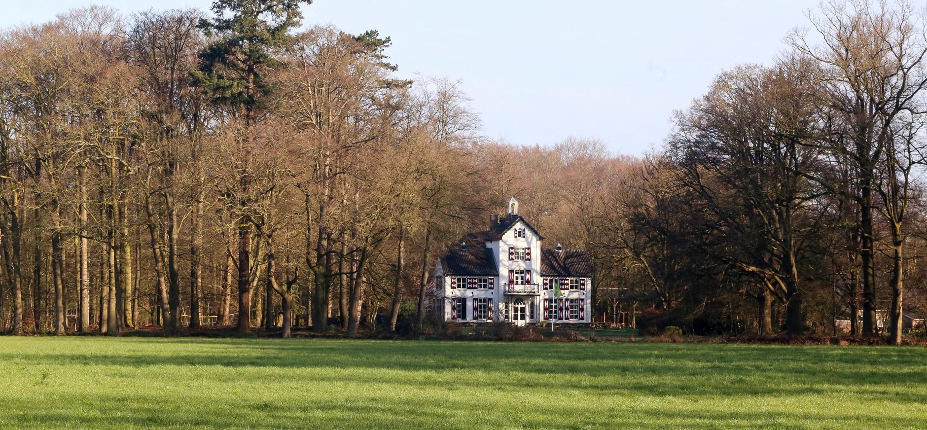 Nieuw startpunt wandelroutes landgoed Woudhuizen