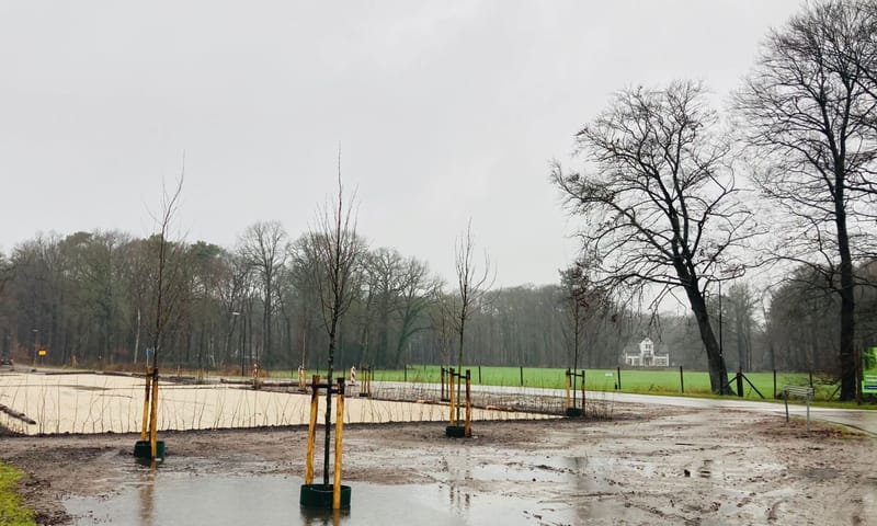 Nieuwe parkeerplaats Woudhuizermark op landgoed Woudhuizen
