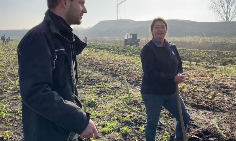 Isabel en boer Albert in de Schiebroekse Polder