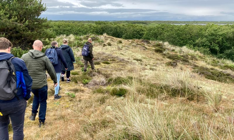 Struinen door de duinen van het Zwanenwater
