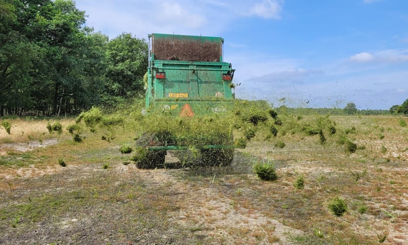 Uitrijden van maaisel 