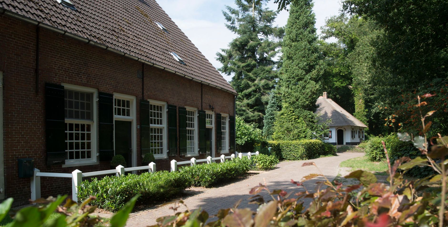 Zijaanzicht van de Buisse Hoeve