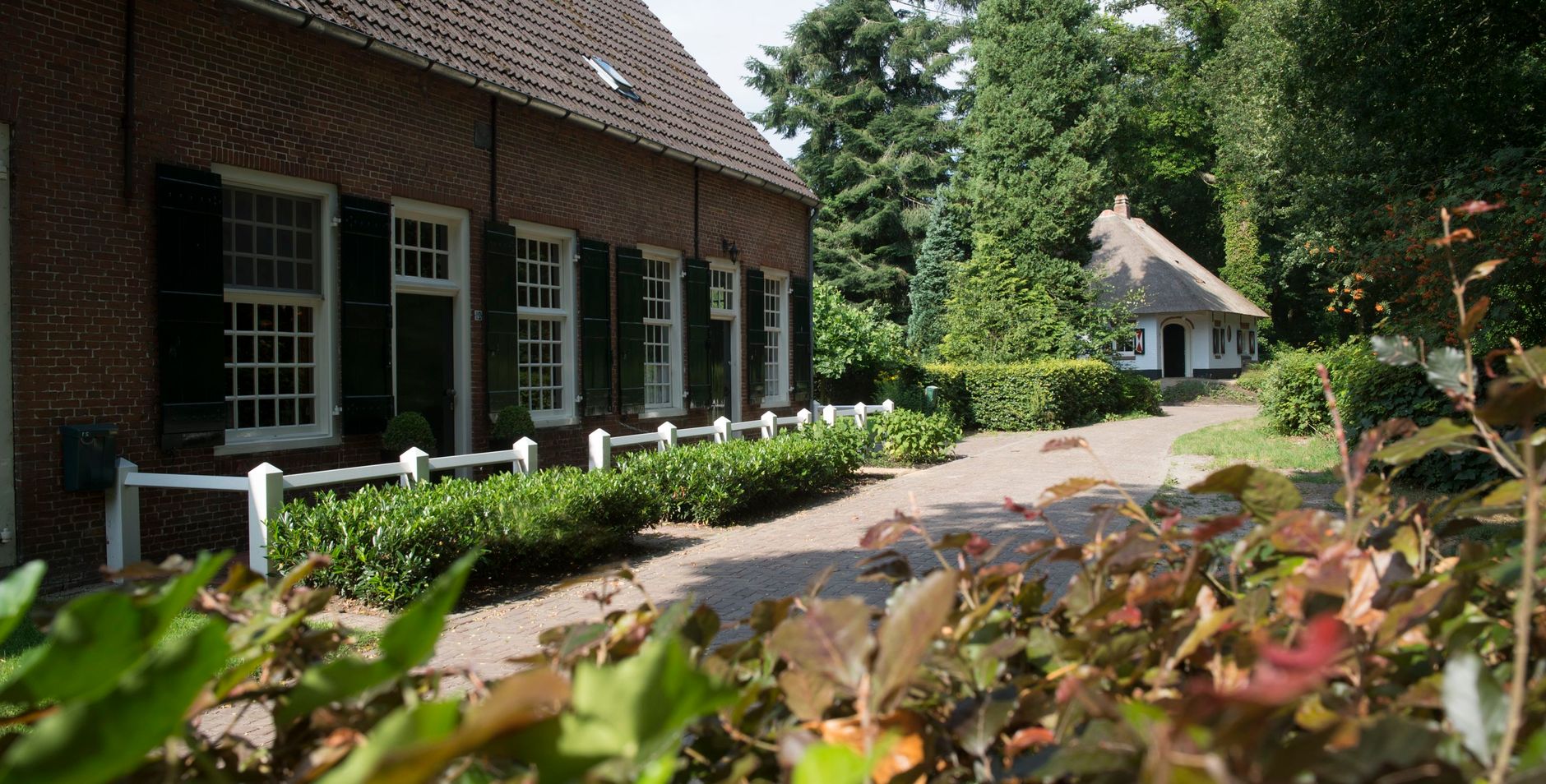 Zijaanzicht van de Buisse Hoeve