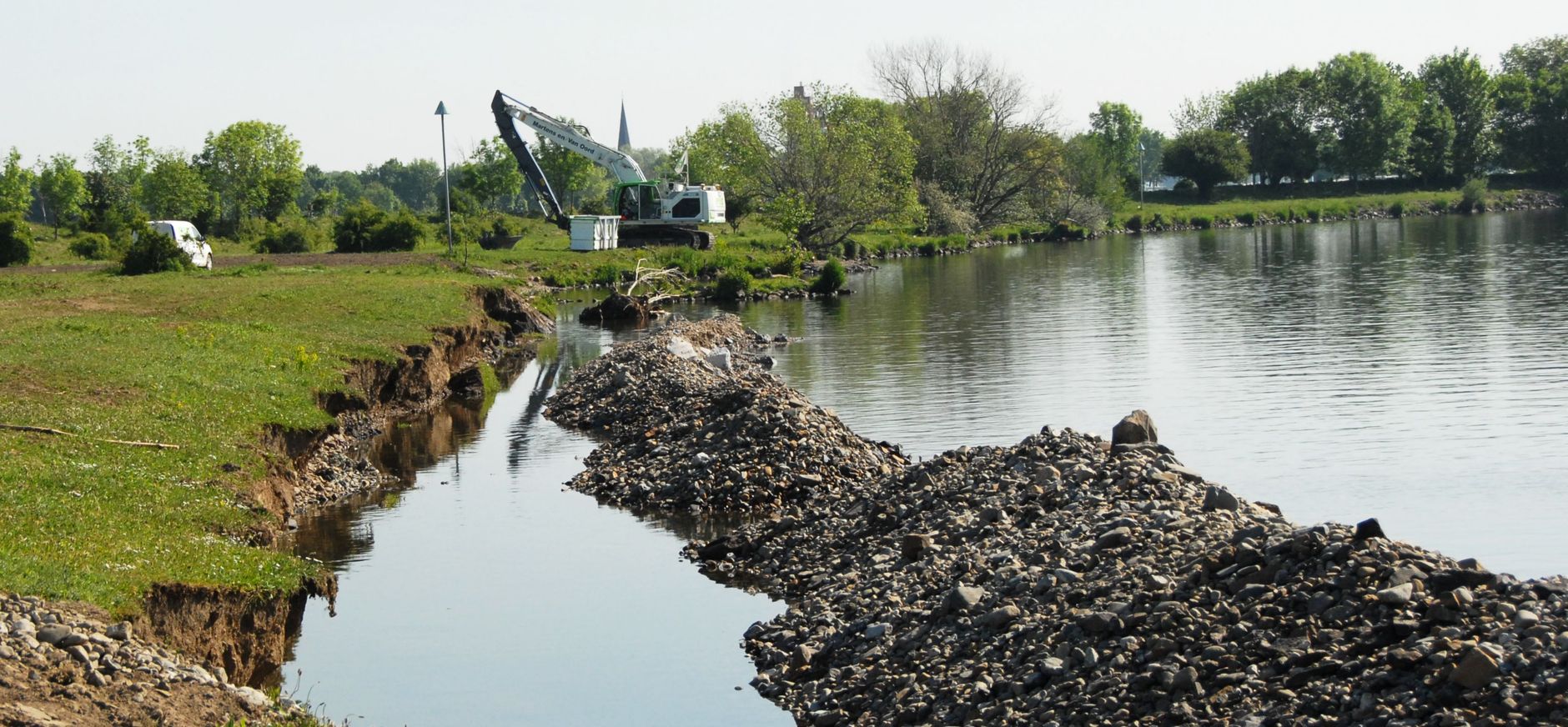 Ontstenen oever Koningssteen