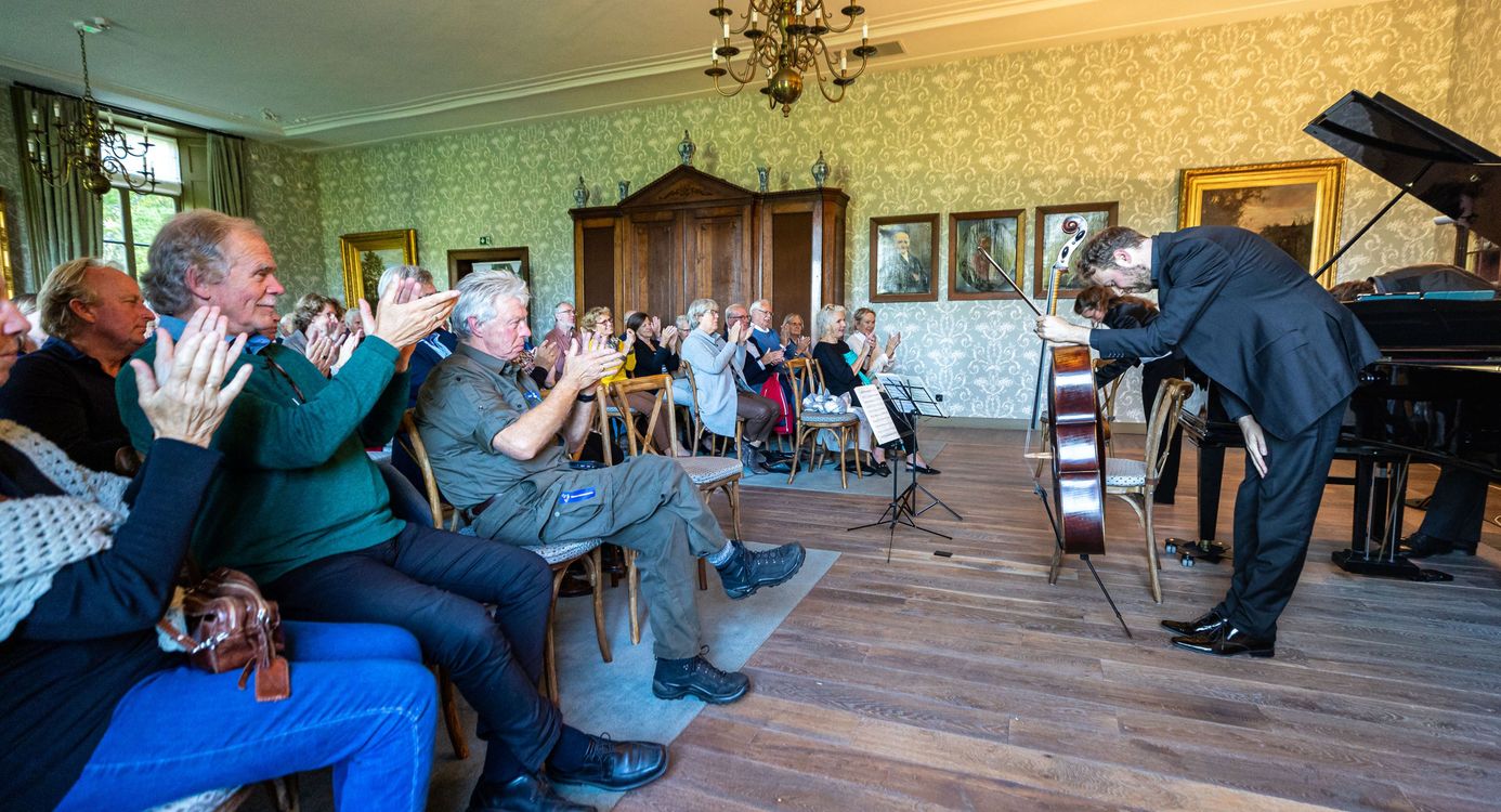 Genieten van jazz of klassiek in de ambiance van de grote zaal in het kasteel