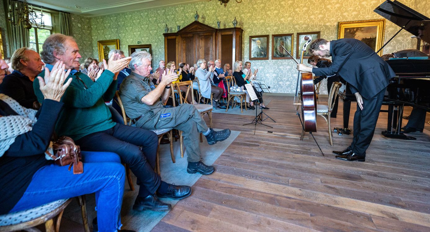 Genieten van jazz of klassiek in de ambiance van de grote zaal in het kasteel