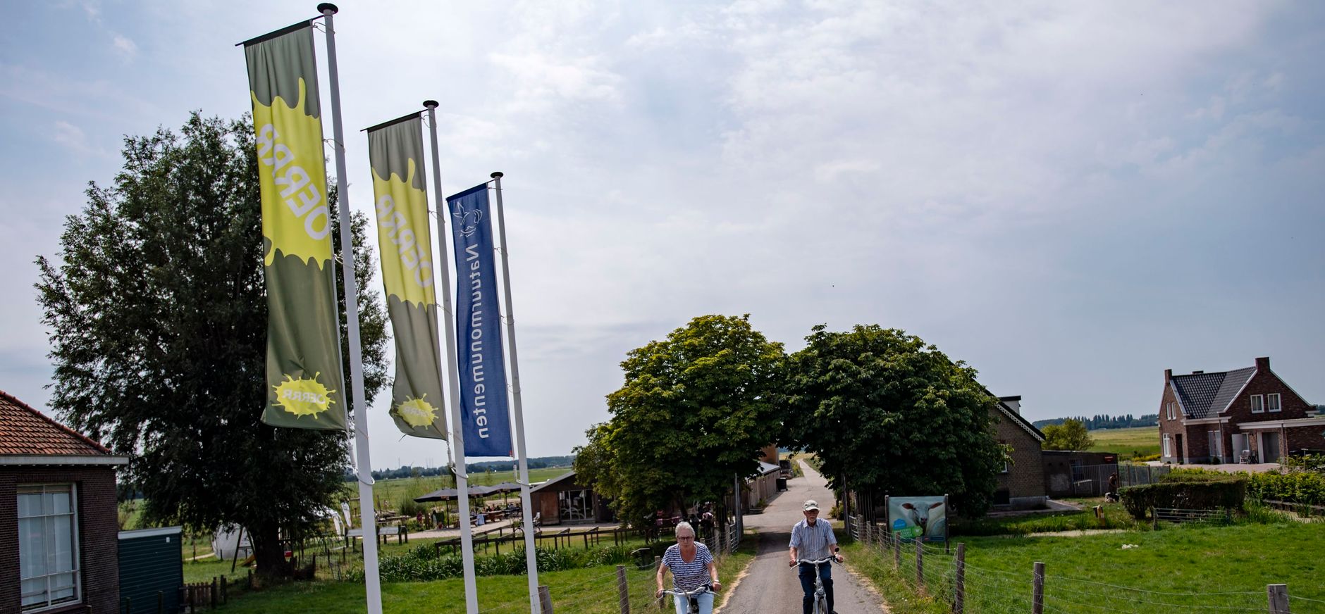 Ingang Belevenisboerderij