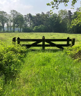 landhek met logo Velhorst