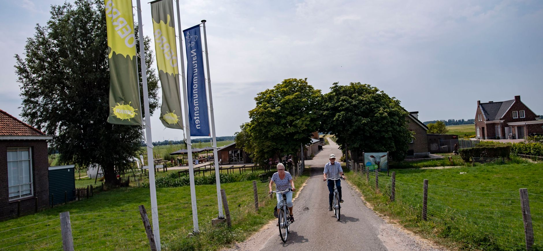 Ingang Belevenisboerderij