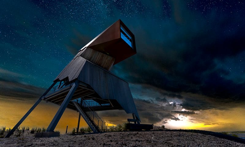 Marker Wadden - uitkijktoren in de nacht Marker Wadden - uitkijktoren in de nacht