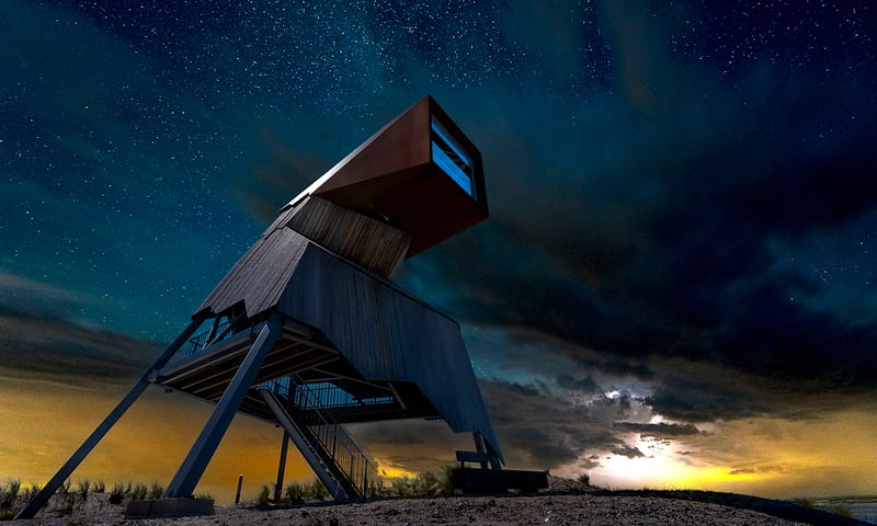 Marker Wadden - uitkijktoren in de nacht Marker Wadden - uitkijktoren in de nacht