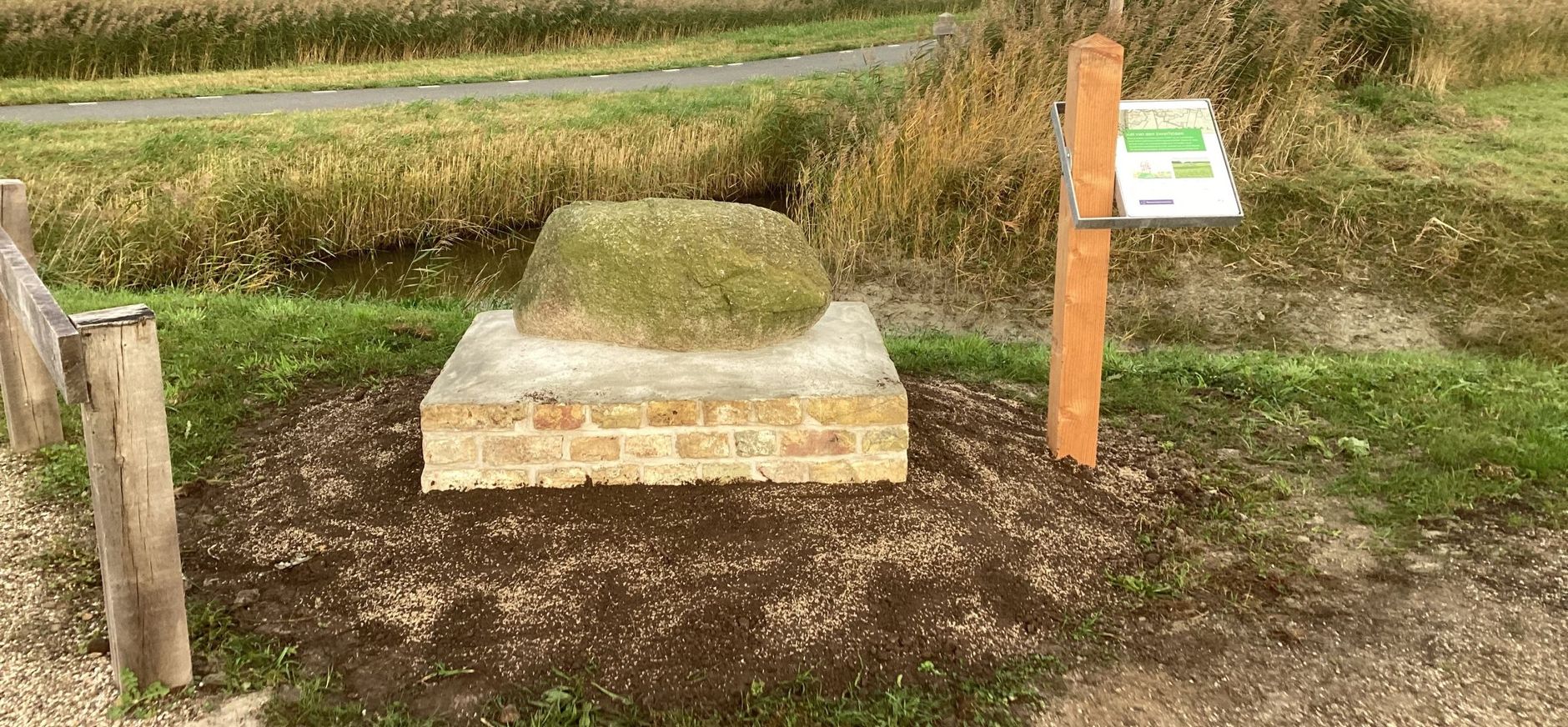 Zwerfsteen Hegewiersterfjild Zwerfsteen Hegewiersterfjild