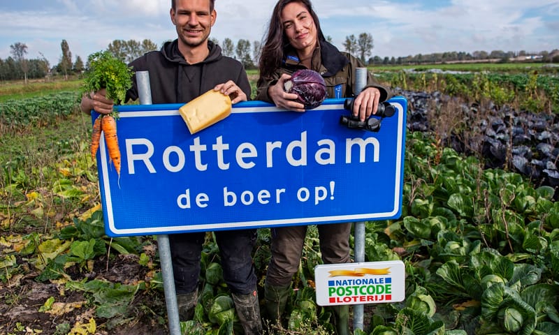 Boer Albert Boersen en boswachter Natascha Hokke zijn blij met de nieuwe impuls voor Rotterdam de boer op!