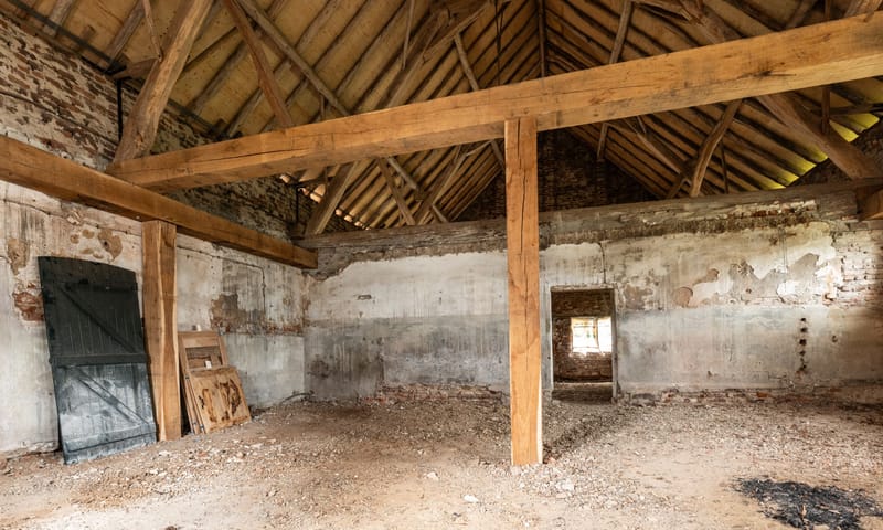 Oude schuur Hompesche Molen vanaf binnenplaats
