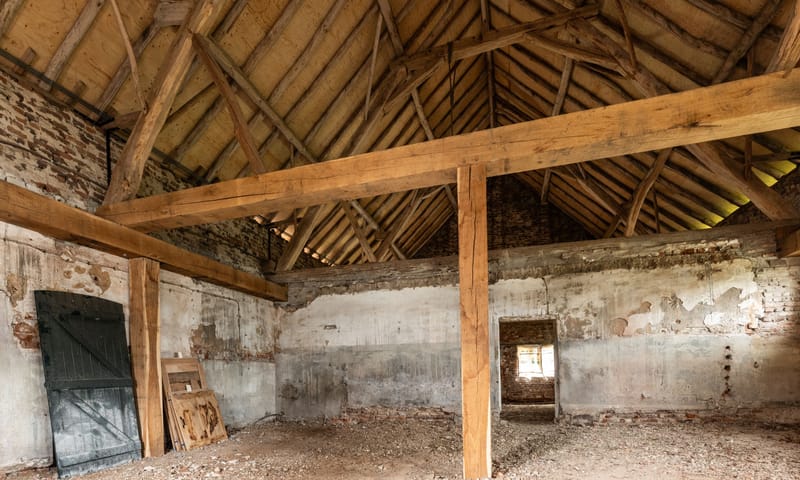 Oude schuur Hompesche Molen vanaf binnenplaats