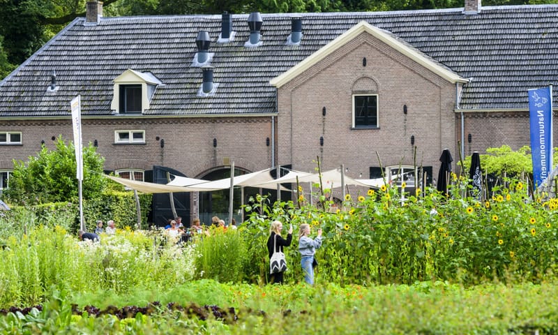 Het is genieten op het kleurrijke landgoed Hackfort, met moestuin en horeca Het is genieten op het kleurrijke landgoed Hackfort, met moestuin en horeca