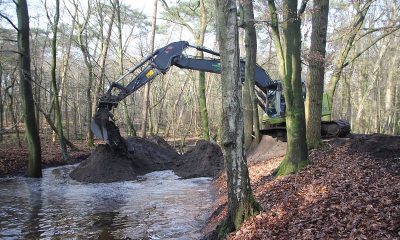 Machine aan het werk in de Leuvenumse bossen