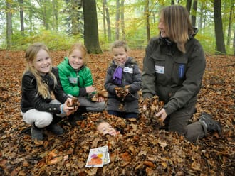 Heerlijk met kinderen het bos in om de natuur te beleven.