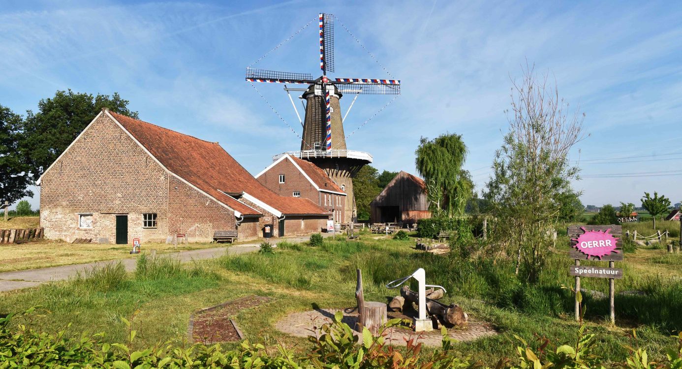 Hompesche Molen met schuren