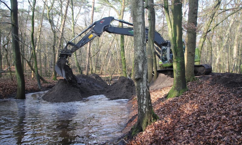 Machine aan het werk in de Leuvenumse bossen