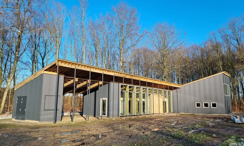 Nieuwe entreegebouw Waterloopbos in aanbouw