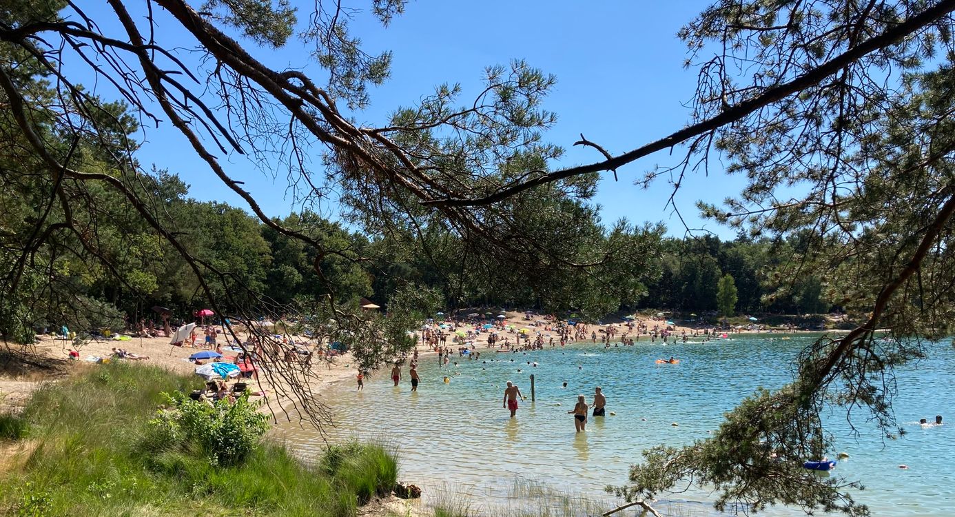 Het Blauwe Meer Zwemplas Blauwe Meer met bomen