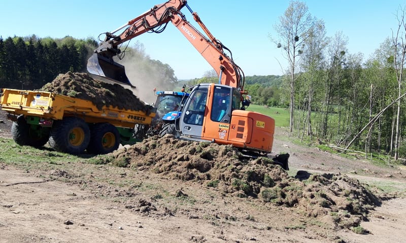 Afschrapen van de bodem voor herstel van kalkgrasland Afschrapen van de bodem