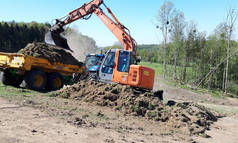 Afschrapen van de bodem voor herstel van kalkgrasland Afschrapen van de bodem