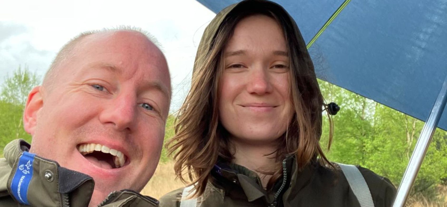 Boswachters ecologie doen bodemonderzoek