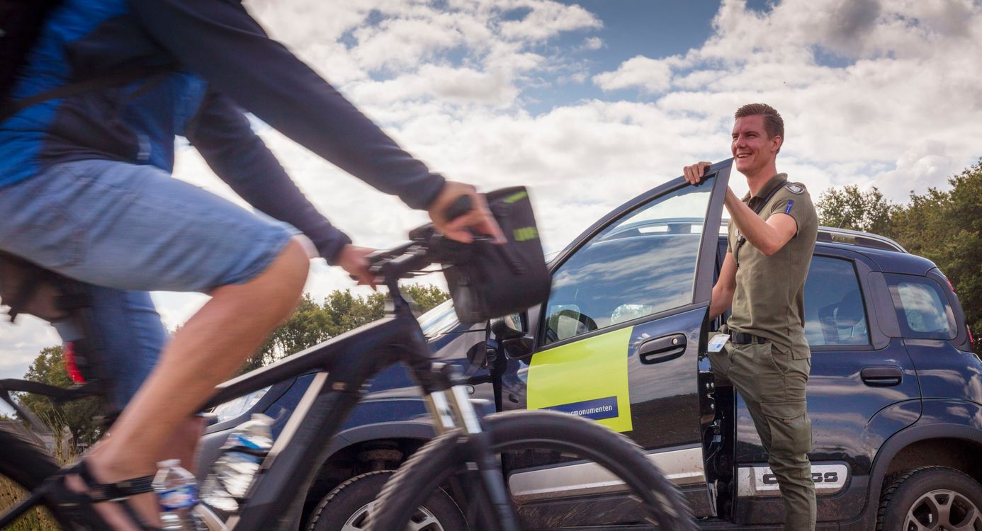 boswachter en fietser boswachter en fietser