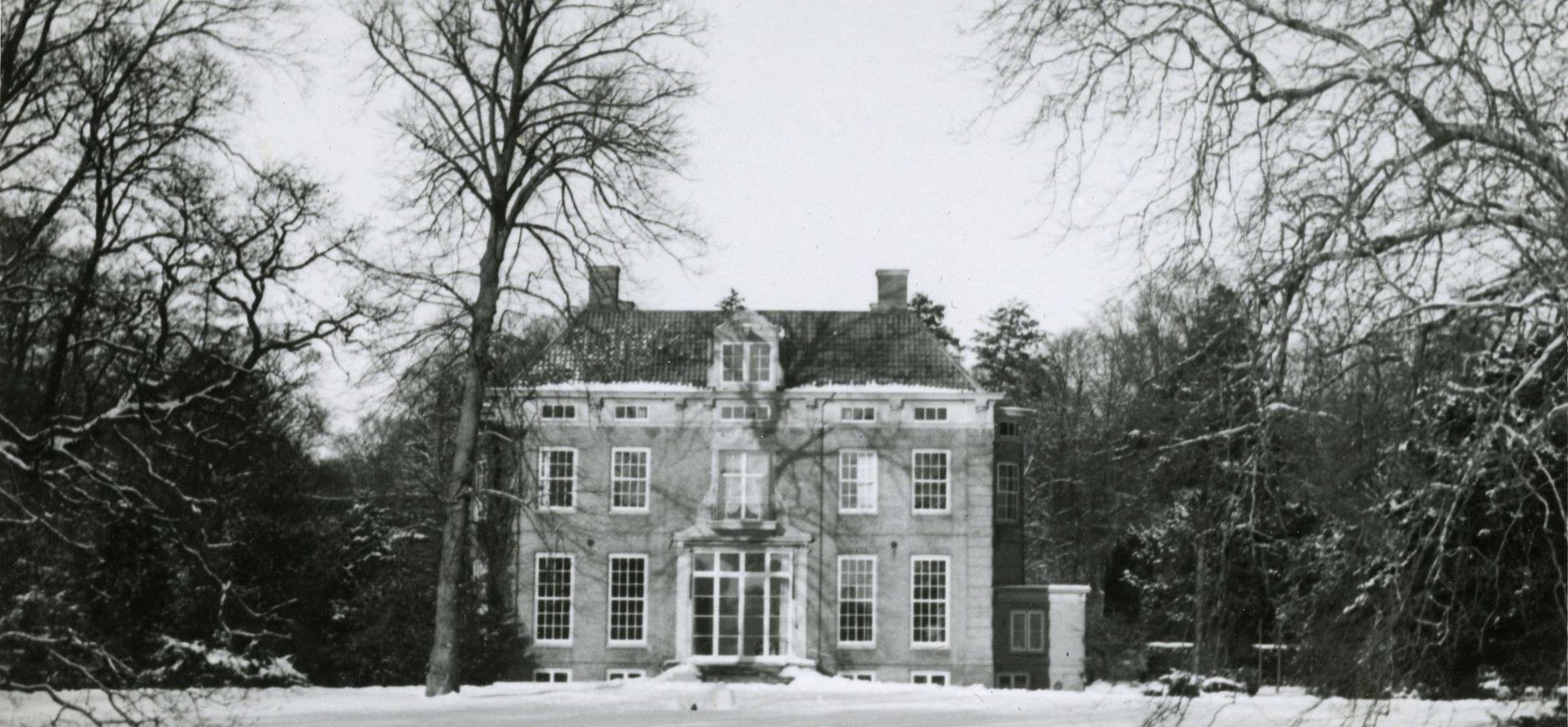 Huis Hilverbeek in januari 1940, kort voor het uitbreken van de oorlog. In de oorlog zou het huis zwaar beschadigd raken. Hilverbeek 1940