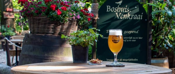 Op het terras bij Boshuis Venkraai