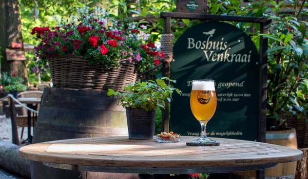 Op het terras bij Boshuis Venkraai