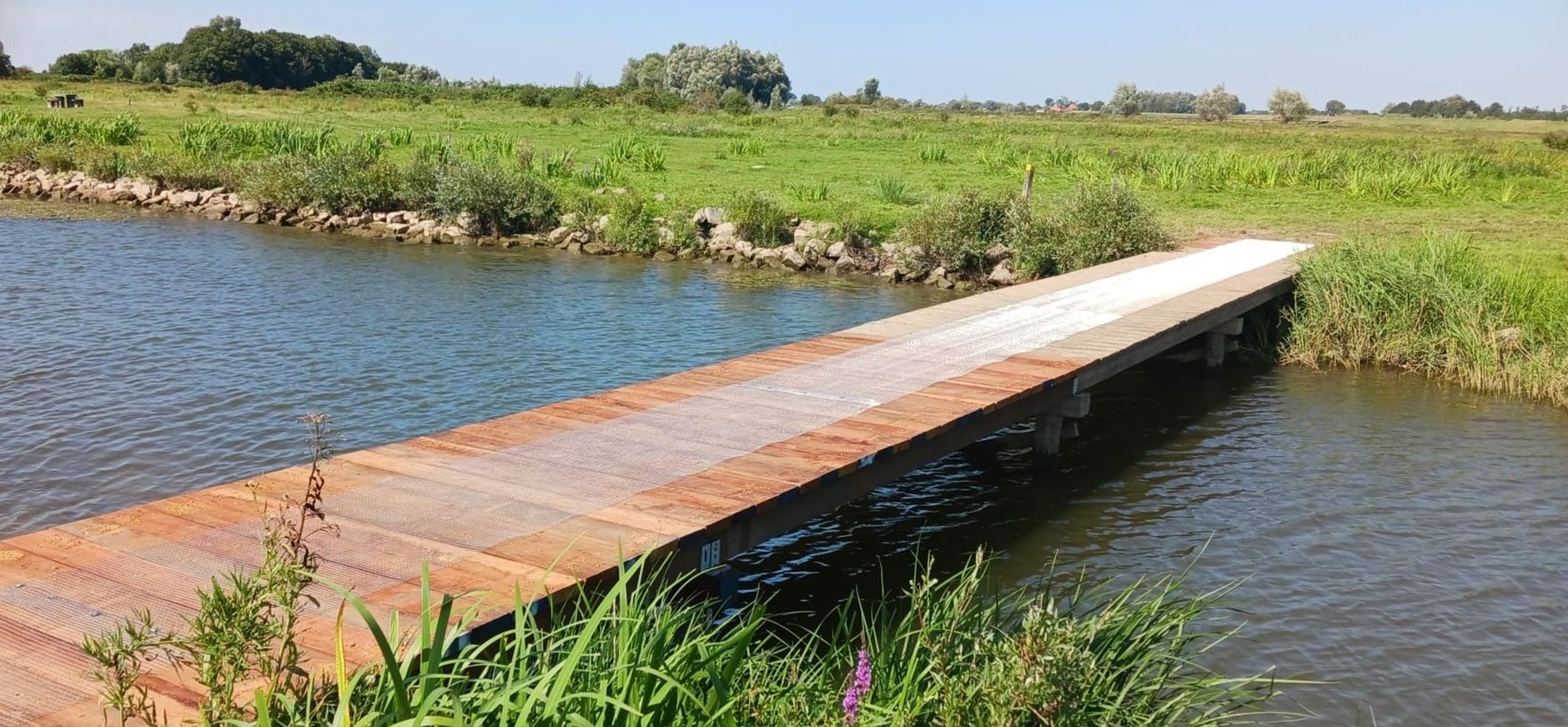 Nieuwe brug laarzenpad