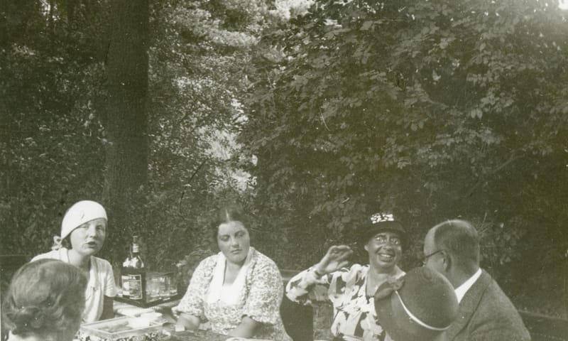 Een jonge prinses Juliana (witte hoedje) bezoekt de Kampina. Een jonge prinses Juliana (witte hoedje) bezoekt de Kampina.