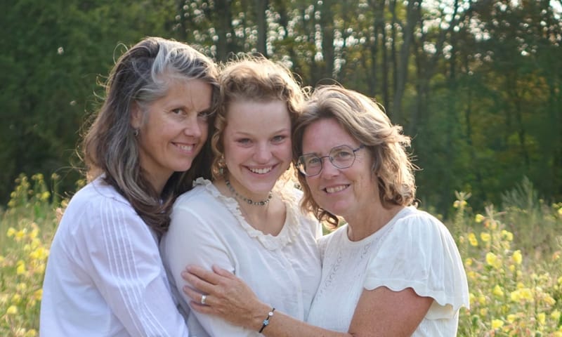 De 3 dames van zanggroep Kamilliedjes