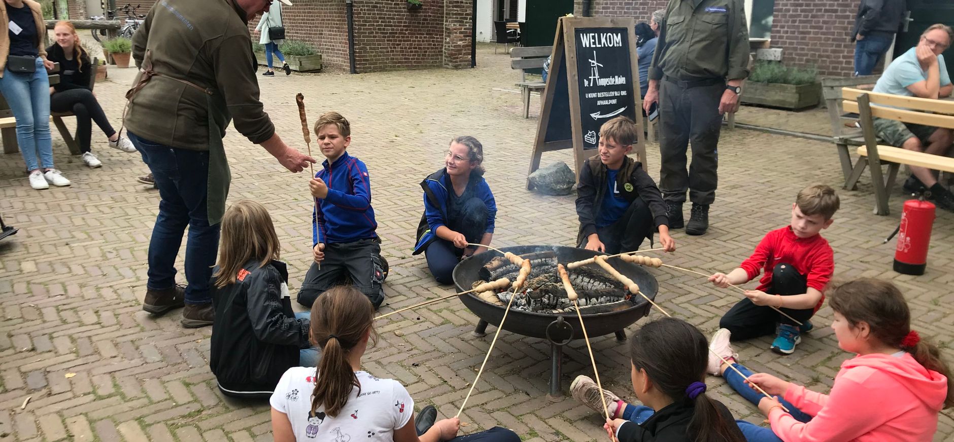 broodjes bakken bij de Hompesche Molen