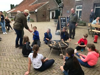 broodjes bakken bij de Hompesche Molen 