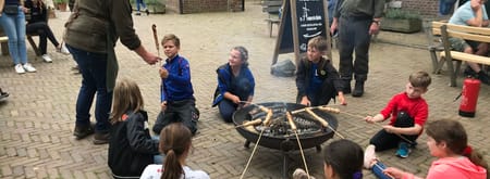 broodjes bakken bij de Hompesche Molen